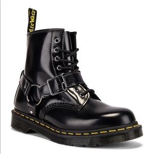 1460 Dr. Martens Harness Leather Lace Up